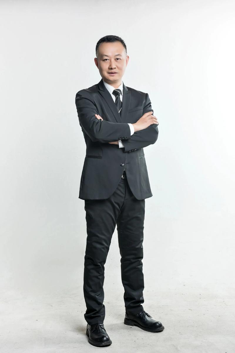 王昌群 视觉与舞美负责人